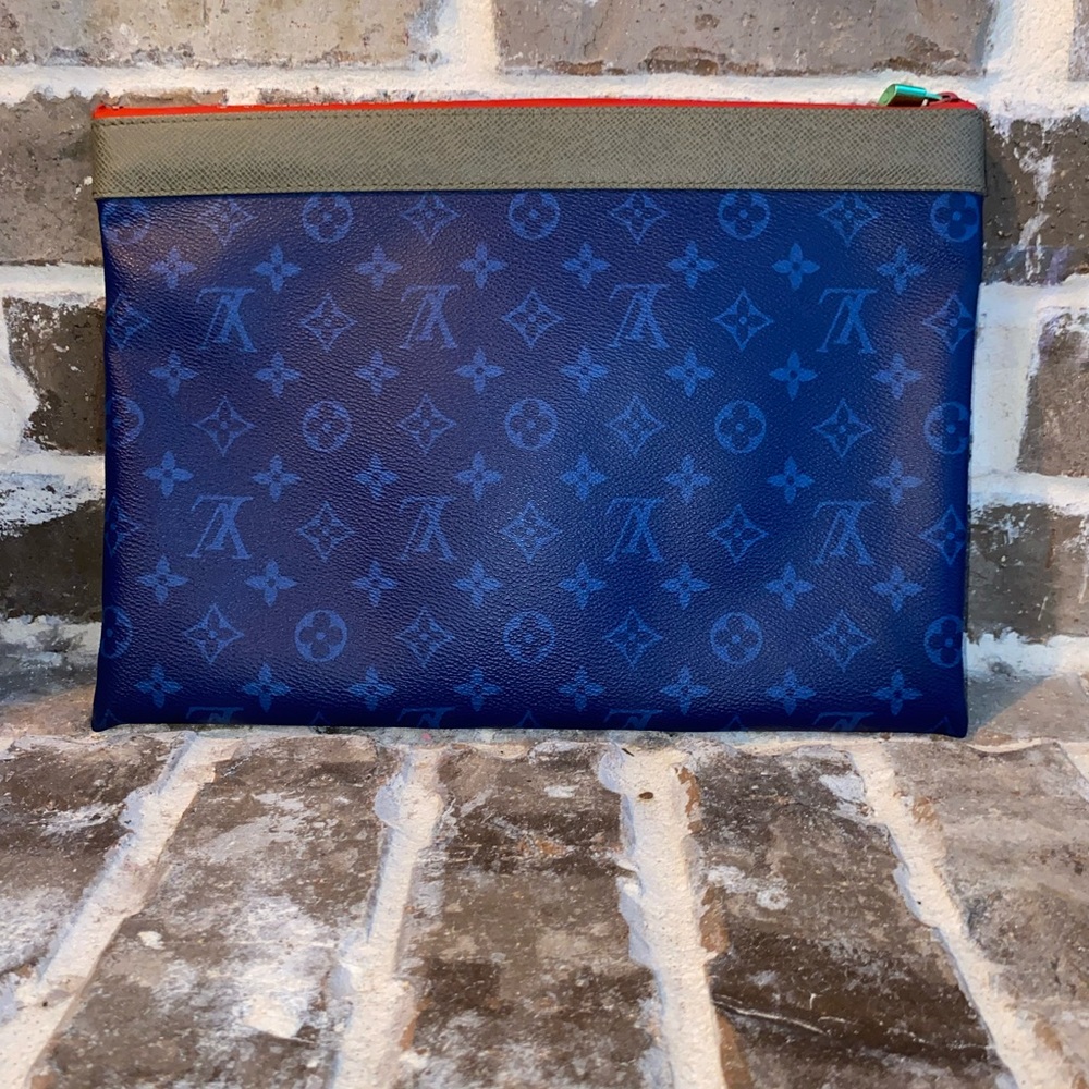 Louis Vuitton Pochette Apollo Pacific Taiga Clutch Bag Blue - Picture 2 of 13